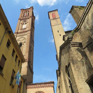 biglietto Torre Asinelli Bologna con degustazione di prodotti tipici