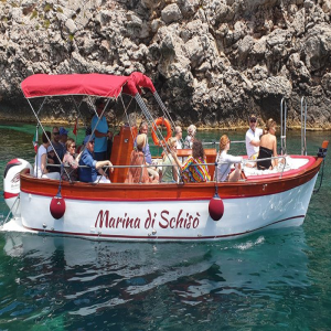 escursioni in barca a Taormina con frutta fresca e aperitivo