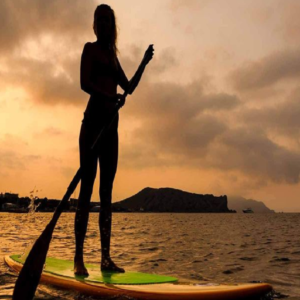 Paddleboarding pagaia stand up paddle a Polignano a Mare in Puglia