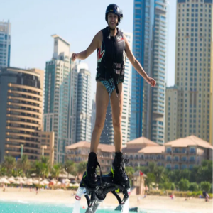Cosa fare e cosa vedere a Dubai esperienza di Flyboard a Dubai