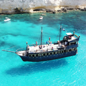 cosa vedere a Lampedusa in una settimana il Galeone pirata crociera in baia con pranzo e musica