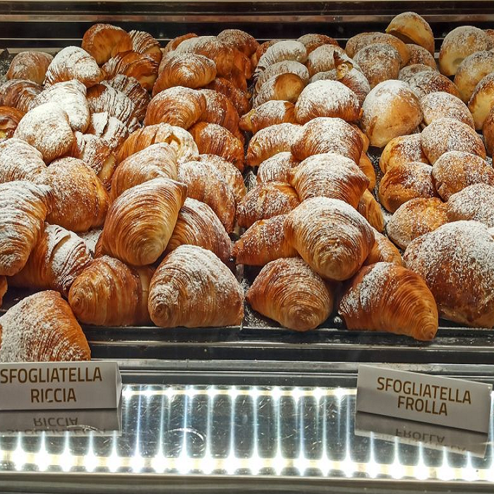 Napoli street food tour del cibo di strada tipico con guida locale - immagine 3
