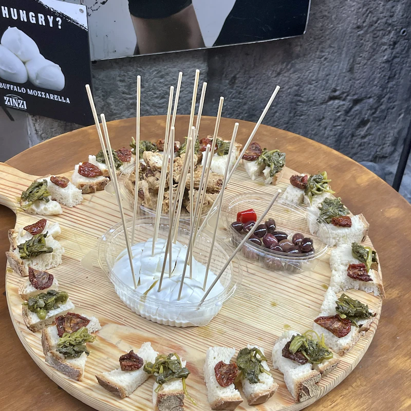 Napoli street food tour del cibo di strada tipico con guida locale - immagine 7