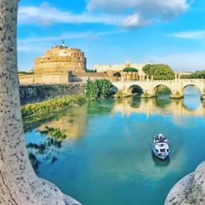 Biglietto d'ingresso salta fila per Castel Sant'Angelo Roma + Tour in barca sul tevere Hop-on Hop-off